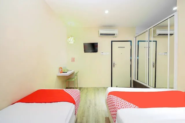 OYO 479 The Green Hotel Picture 8