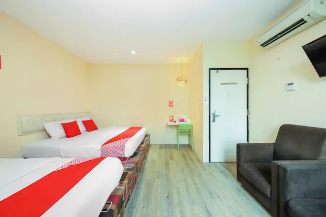 OYO 479 The Green Hotel Picture 10