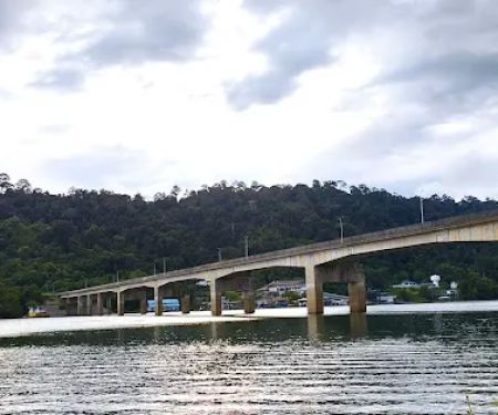 Resort Terapung Mat Shah
