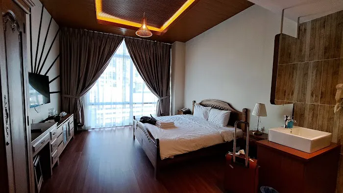 Top Holiday Hotel Picture 2