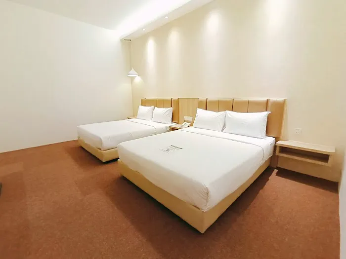 Top Holiday Hotel Picture 4