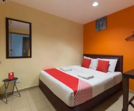 OYO 320 New Three Three Hotel