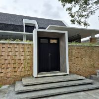 VILLAMAYA POOL HOME STAYCATION SUBANG ico