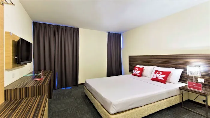 ZEN Rooms Basic Near I-City Picture 1