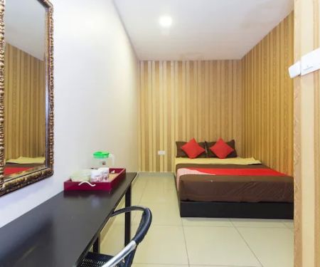 Super OYO 439 Night Queen Hotel