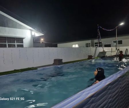 Homestay Kak Tie Abg Heri ( with pool )Muslim only