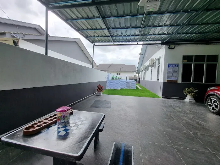 Homestay Kak Tie Abg Heri ( with pool )Muslim only Picture 9