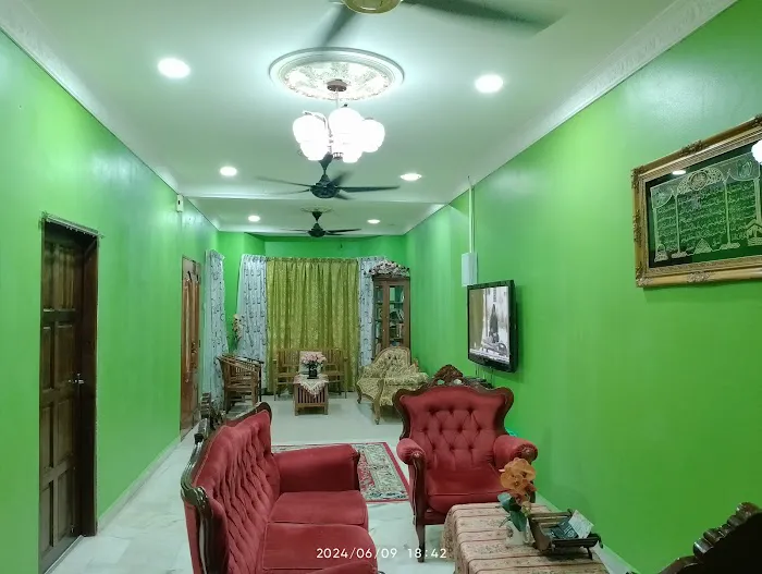 HOMESTAY ADIMIRA Picture 2