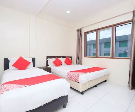 OYO 1104 Q Hotel