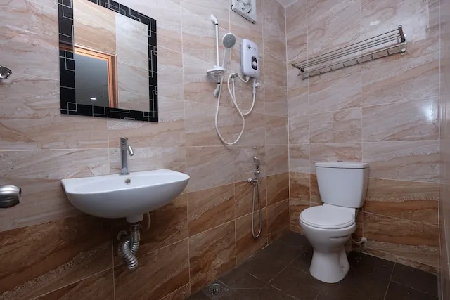 OYO 1104 Q Hotel Picture 2