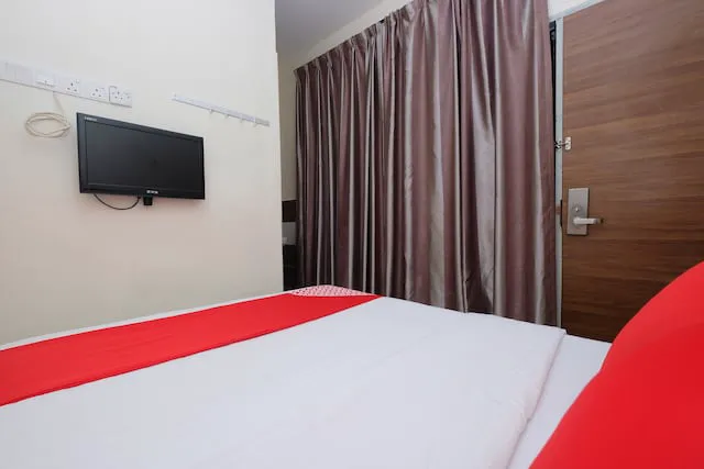 OYO 1104 Q Hotel Picture 7