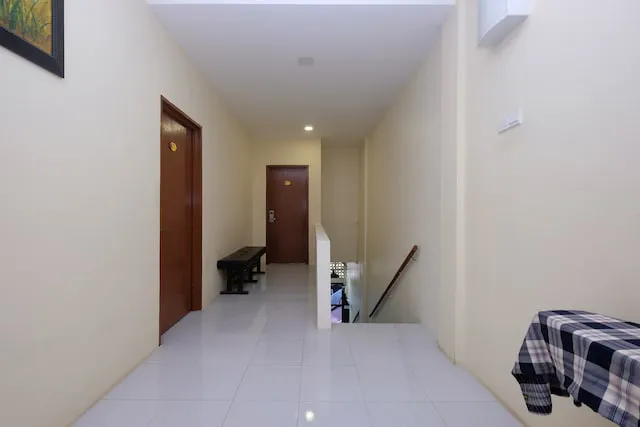 OYO 1104 Q Hotel Picture 6