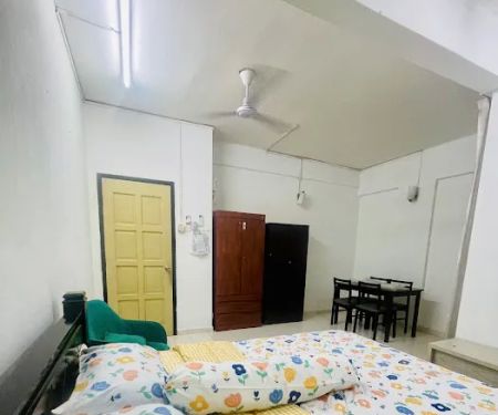Hata Square Studio Inn