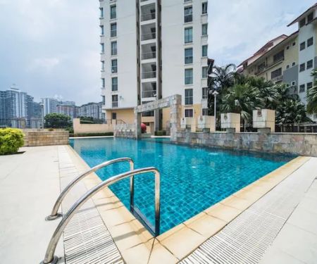 OYO Home 89426 Homey Studio Ritze Perdana