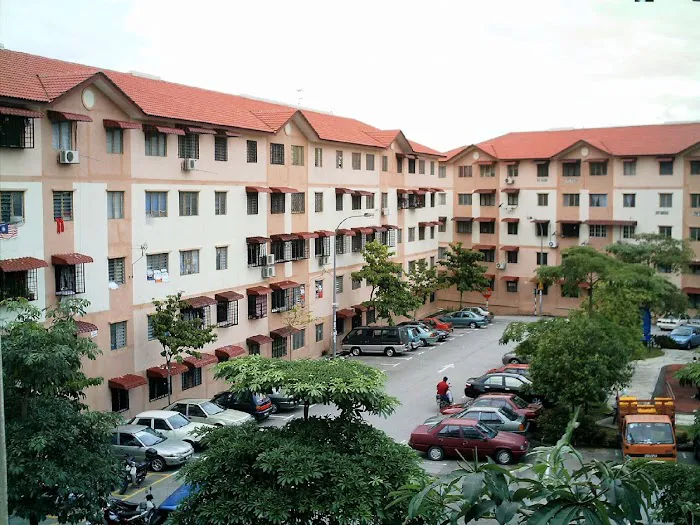 Blok J, Apartment Lestari, Damansara Damai Picture 2