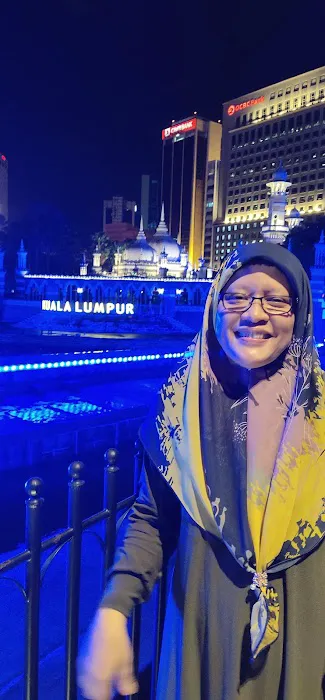 Shah gombak wife Picture 1