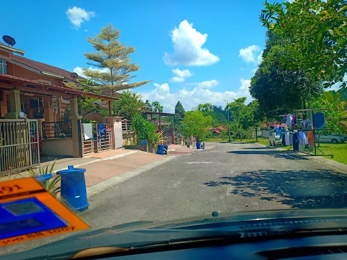 Dinaim Homestay, Tanjung Malim (for MUSLIM only) Picture 5