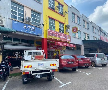 OYO 91065 Hotel De Anjung