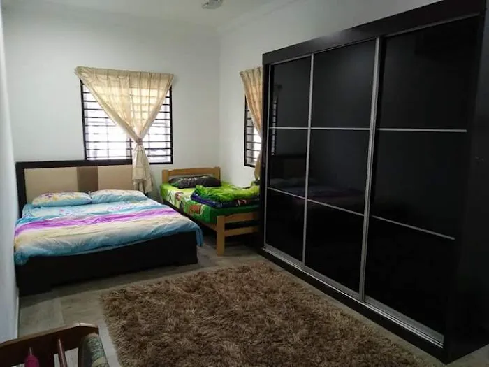 SHAH HOMESTAY PULAU INDAH Picture 2
