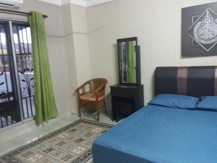 De-Puteri Homestay Picture 3