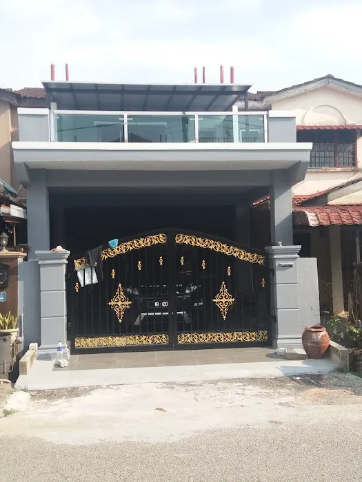 De-Puteri Homestay Picture 2