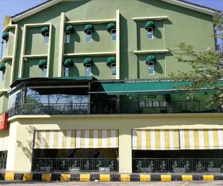 OYO 604 Hotel Est Equine Park