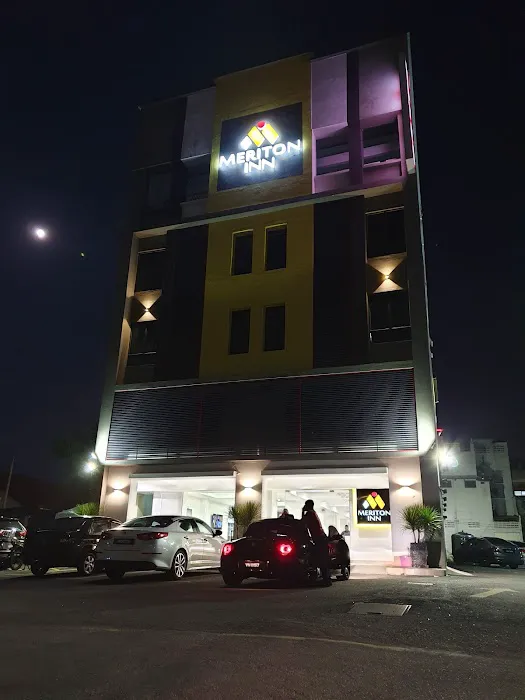 Meriton Inn Hotel Picture 6