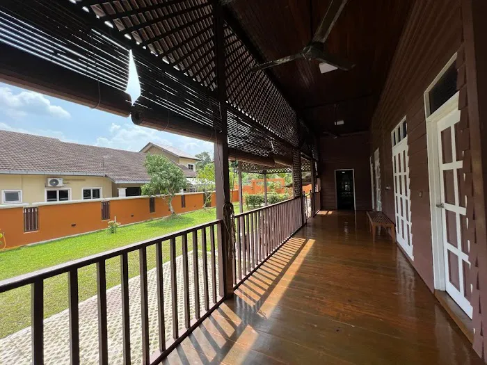 Traditional Malaysian House Picture 2