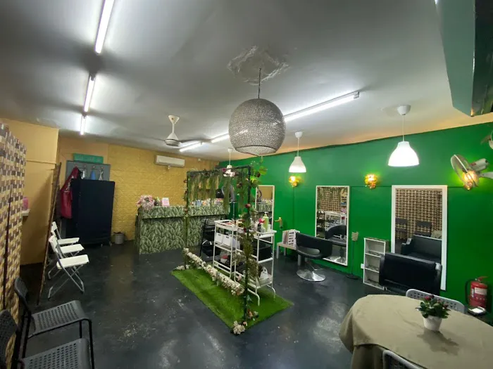 Mrs unisex hair saloon Picture 1