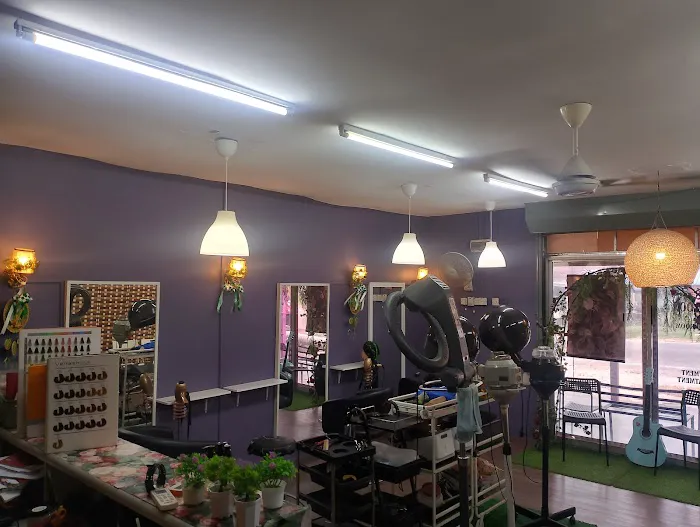 Mrs unisex hair saloon Picture 2