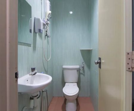OYO 44072 Mines Cempaka Hotel