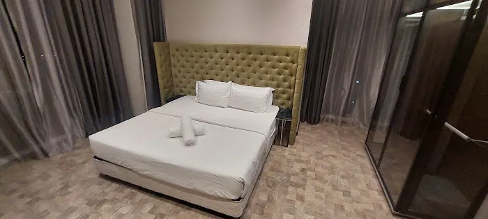 OYO Home 471 Expressionz Suites 1BR Picture 2