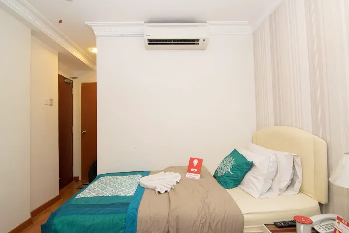 OYO 104 Golden Suit Hotel Picture 3