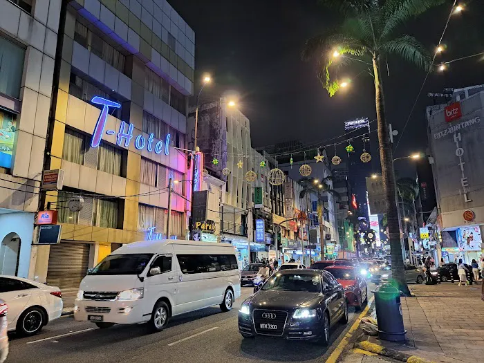 Paradise Hotel Picture 1
