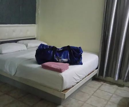 Hotel 77
