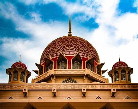 What to Expect When Visiting a Mosque in Malaysia: A Traveler's Guide