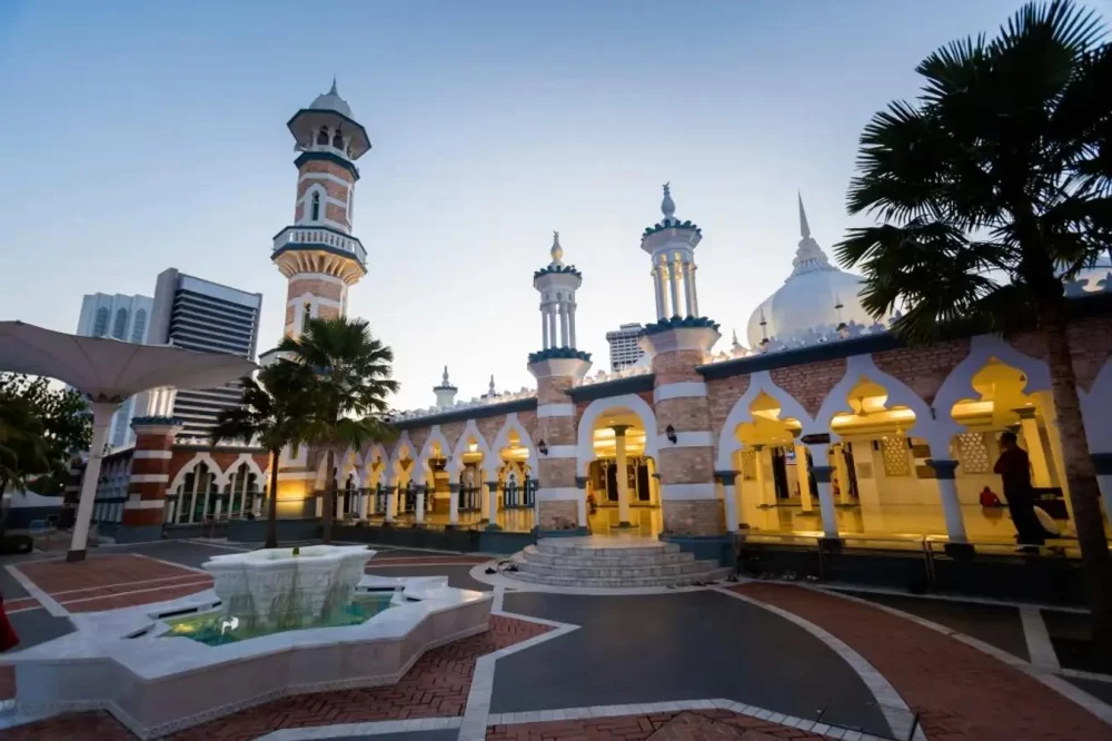 Mosque Tours in Malaysia for First-Time Visitors