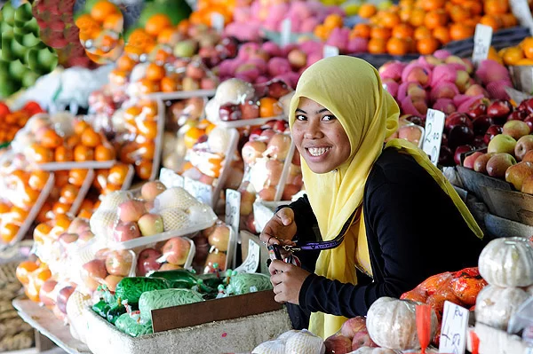 Exploring Food Markets with Local Fruits in Malaysia for an Authentic Taste