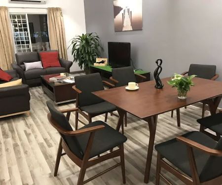 27 North Homestay