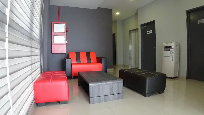 The Red Hotel Picture 7