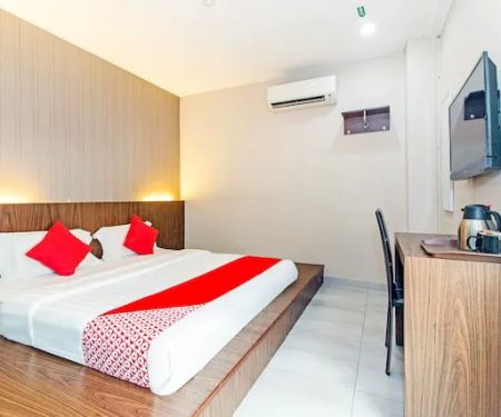Super OYO 340 Comfort Hotel