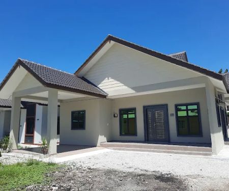 HOMESTAY ALMI JENJAROM