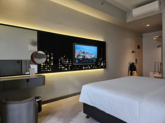 Sleeping Lion Suites Picture 1