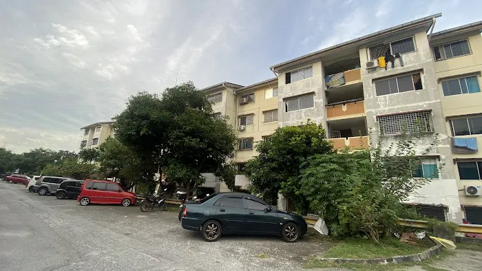 HITACHI HOSTEL Picture 1