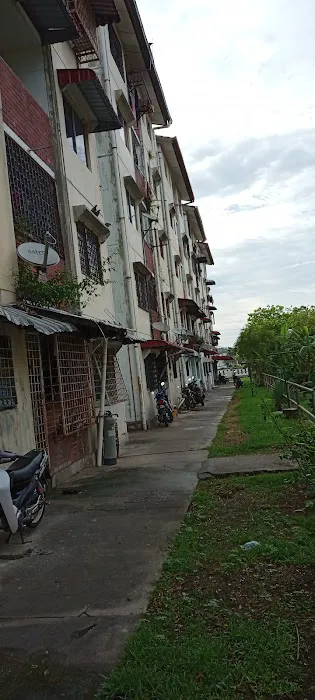 HITACHI HOSTEL Picture 4