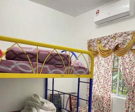 Homestay Kak Ani Trolak