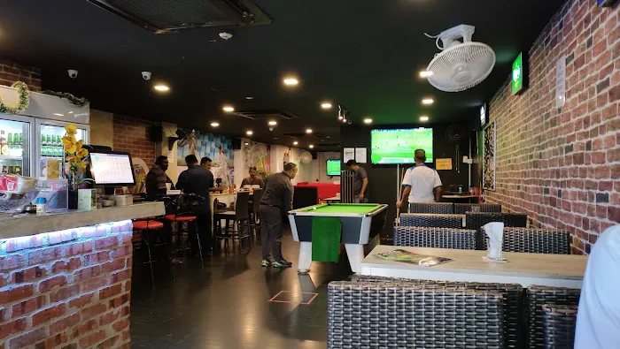 CRICKET 77 BAR & KITCHEN Picture 5