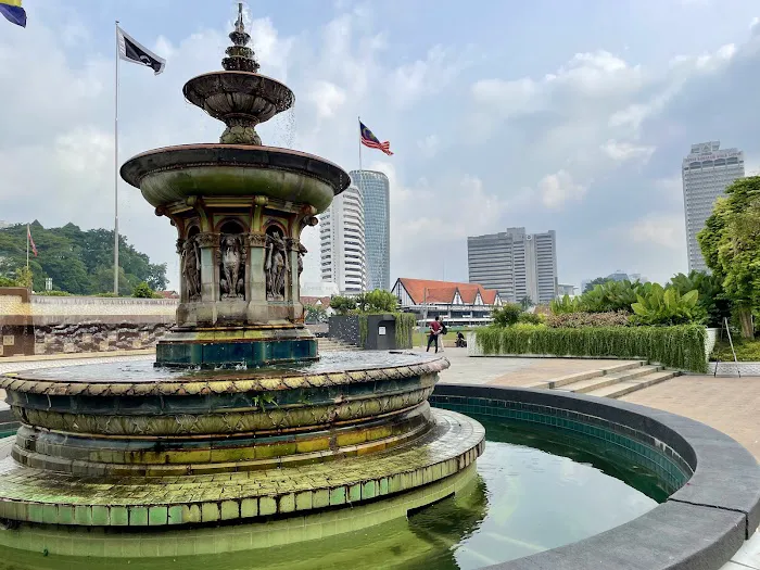 Victoria Fountain Picture 7
