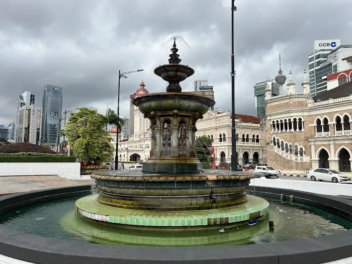 Victoria Fountain Picture 6