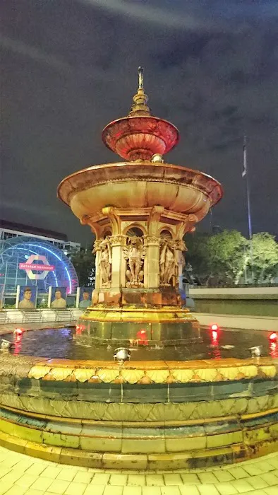 Victoria Fountain Picture 2